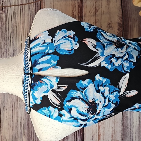NEW WHBM WHITE HOUSE BLACK MARKET BLACK FLORAL FITTED HALTER TOP - Picture 6 of 16